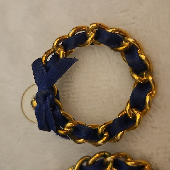 Vtg AVON 1988 Ribbon Weave Chain Wreath Hoop Post Earrings - Picture 4 of 6